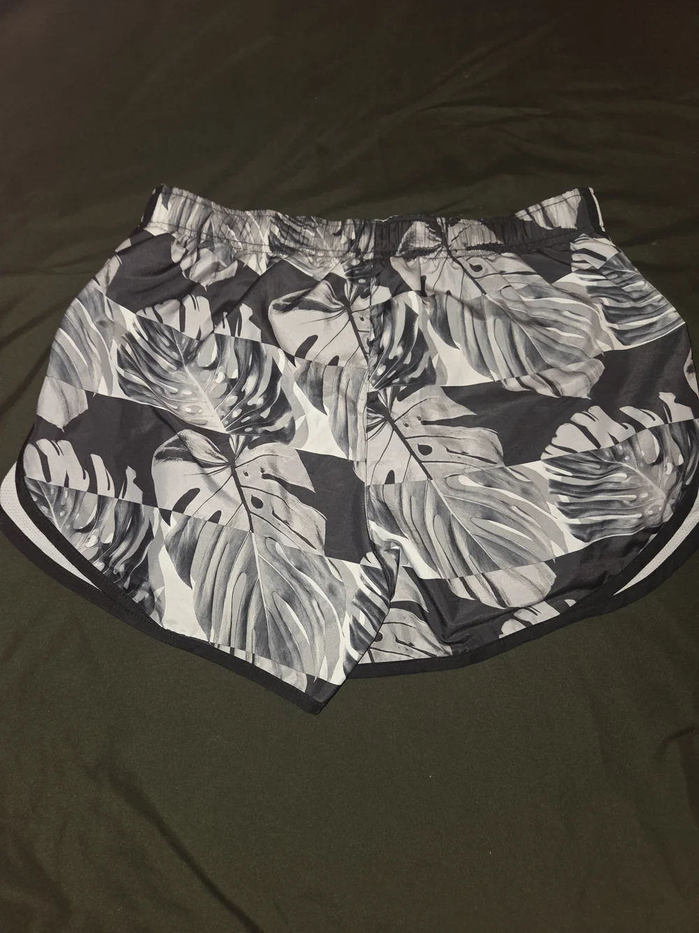 Nike Dri-FIT Womens Medium Running Shorts Black White Tropical Leaf Print - Picture 2 of 7